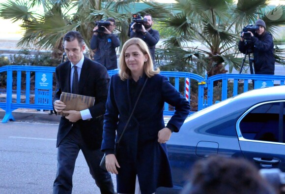 L'infante Cristina d'Espagne et son mari Iñaki Urdangarin arrivent au tribunal à Palma de Majorque le 24 février 2016 pour la suite du procès Noos, dans lequel tous deux sont sur le banc des accusés.
