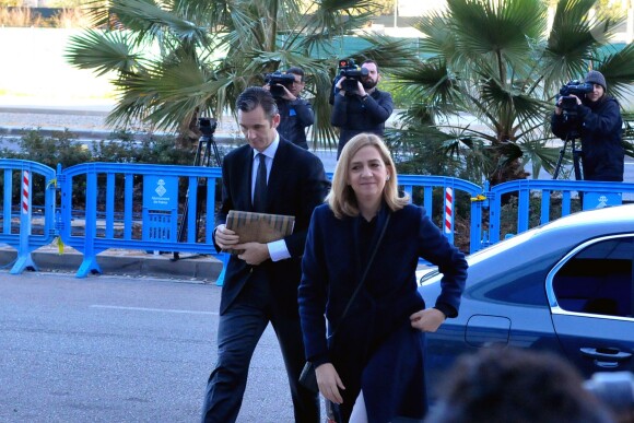 L'infante Cristina d'Espagne et son mari Iñaki Urdangarin arrivent au tribunal à Palma de Majorque le 24 février 2016 pour la suite du procès Noos, dans lequel tous deux sont sur le banc des accusés.