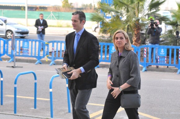 L'infante Cristina d'Espagne et son mari Iñaki Urdangarin arrivent au tribunal à Palma de Majorque le 23 février 2016 pour la suite du procès Noos, dans lequel tous deux sont sur le banc des accusés.