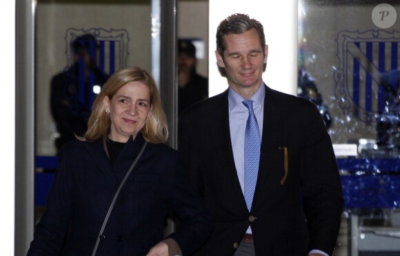 L'infante Cristina d'Espagne et son mari Iñaki Urdangarin à la sortie du tribunal à Palma de Majorque le 16 février 2016 lors du procès Noos, dans lequel tous deux sont sur le banc des accusés.