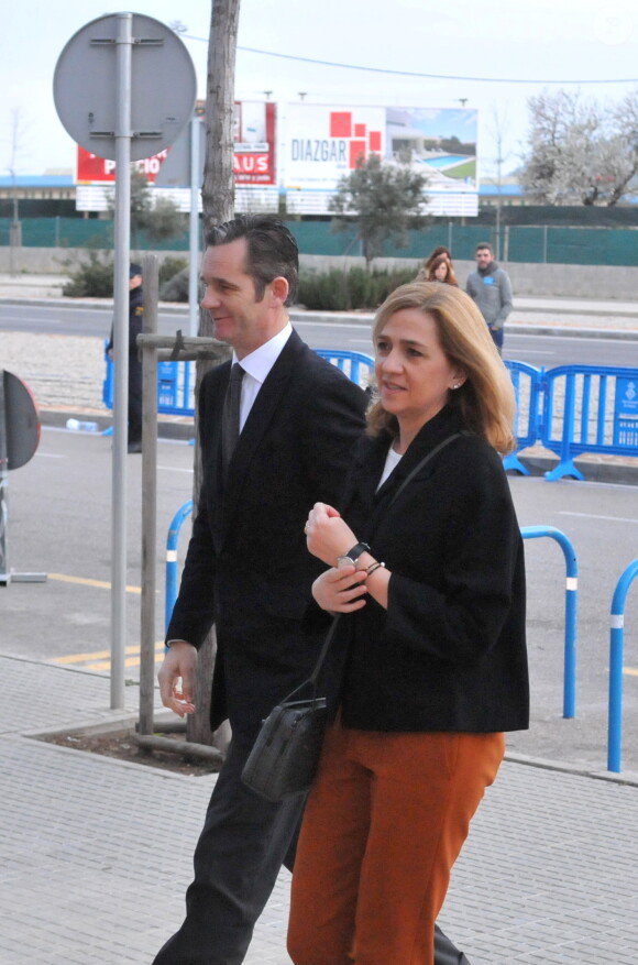 L'infante Cristina d'Espagne et son mari Iñaki Urdangarin arrivent au tribunal à Palma de Majorque le 12 février 2016 pour le procès Noos, dans lequel tous deux sont sur le banc des accusés.