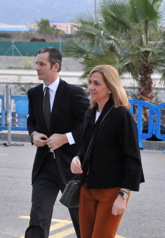 L'infante Cristina d'Espagne et son mari Iñaki Urdangarin arrivent au tribunal à Palma de Majorque le 12 février 2016 pour le procès Noos, dans lequel tous deux sont sur le banc des accusés.