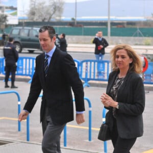 L'infante Cristina d'Espagne et son mari Iñaki Urdangarin arrivent au tribunal à Palma de Majorque le 11 février 2016 pour le procès Noos, dans lequel tous deux sont sur le banc des accusés.