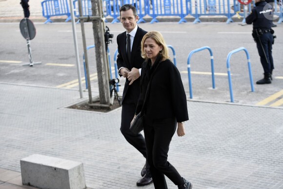 L'infante Cristina d'Espagne et son mari Iñaki Urdangarin arrivent au tribunal à Palma de Majorque le 10 février 2016 pour le procès Noos, dans lequel tous deux sont sur le banc des accusés.