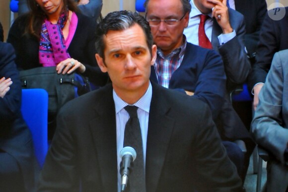Iñaki Urdangarin devant les juges lors du procès Noos à Palma de Majorque le 26 février 2016. Le mari de l'infante Cristina d'Espagne, visé par cinq chefs d'inculpation et qui encourt jusqu'à près de 20 ans de prison, est accusé de détournement de fonds entre 2004 et 2006 lorsqu'il présidait l'Instituto Noos, un organisme à but non lucratif.