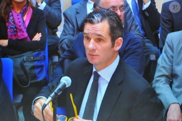 Iñaki Urdangarin devant les juges lors du procès Noos à Palma de Majorque le 26 février 2016. Le mari de l'infante Cristina d'Espagne, visé par cinq chefs d'inculpation et qui encourt jusqu'à près de 20 ans de prison, est accusé de détournement de fonds entre 2004 et 2006 lorsqu'il présidait l'Instituto Noos, un organisme à but non lucratif.
