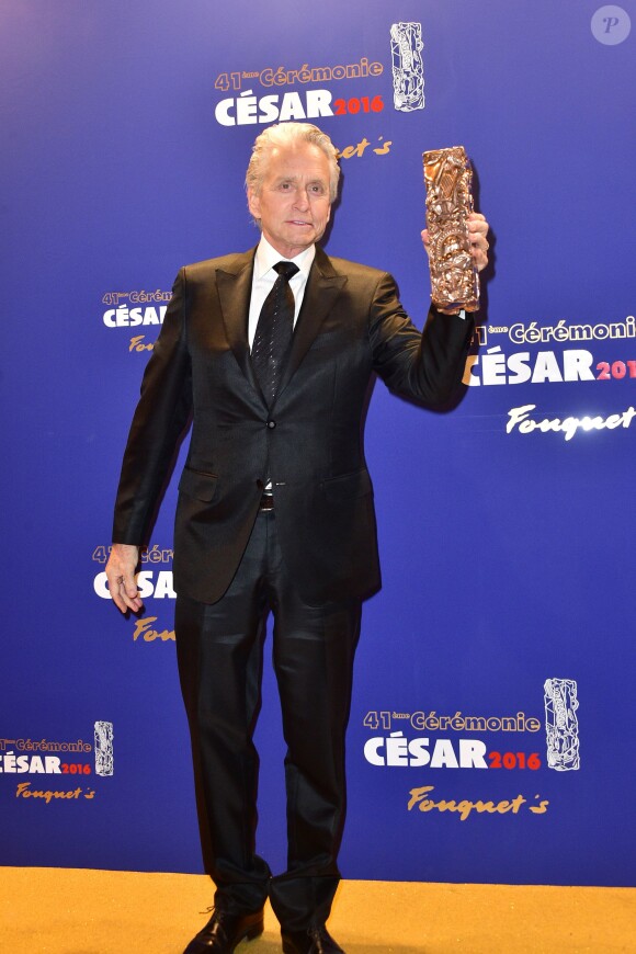 Michael Douglas (César d'honneur) - Photocall du dîner des César au restaurant Fouquet's à Paris. Le 26 février 2016 © Giancarlo Gorassini / Bestimage