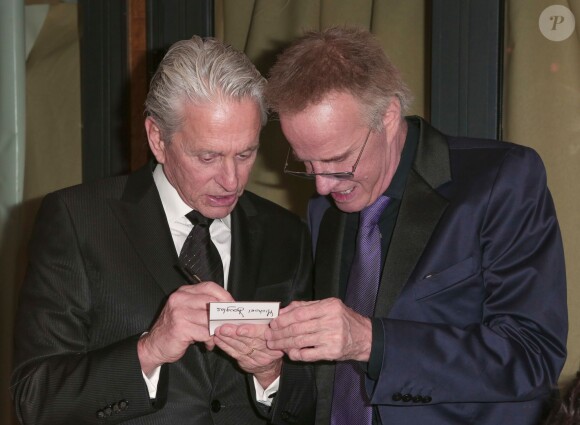 Michael Douglas et Christophe Lambert - Invités au dîner des César au restaurant Fouquet's à Paris. Le 26 février 2016 © Stéphane Vansteenkiste / Bestimage