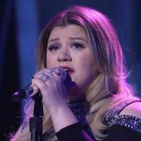 Kelly Clarkson abandonnée par son père : "C'est trop lourd à porter"
