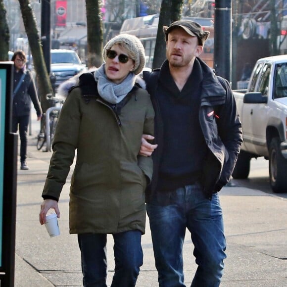 Robin Wright et son fiance Ben Foster se promenent, bras dessus bras dessous, dans les rues de Vancouver. Le 19 janvier 2014