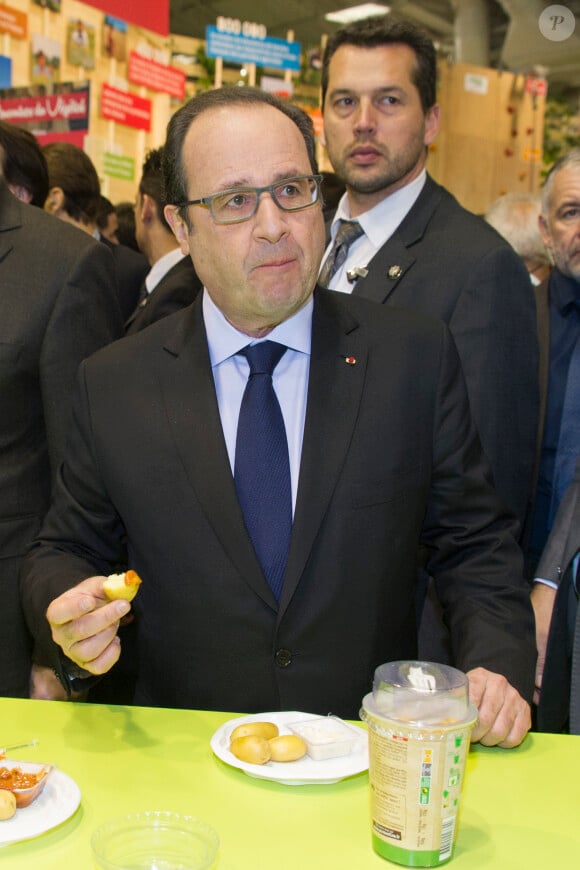Le président de la république François Hollande inaugure le 53ème salon de l'agriculture à Paris le 27 février 2016. De violentes altercations ont eu lieu pendant la visite du président.