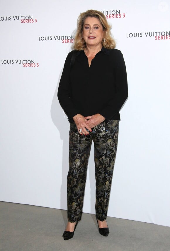 Catherine Deneuve - People à la soirée "Louis Vuitton Séries 3" lors de la fashion week de Londres. Le 20 septembre 2015