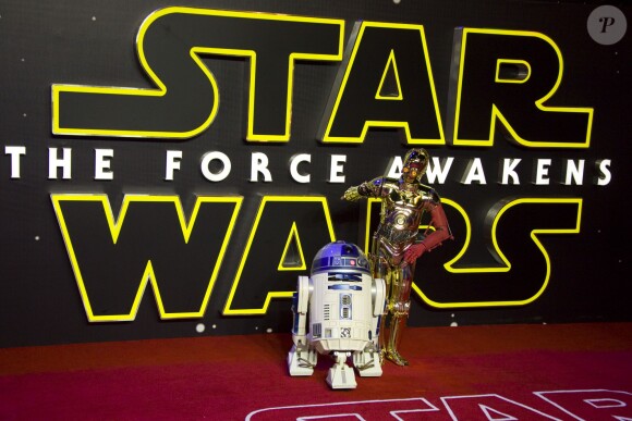 C3-PO, R2-D2 à la première du Réveil de la Force à Londres le 16 décembre 2015.