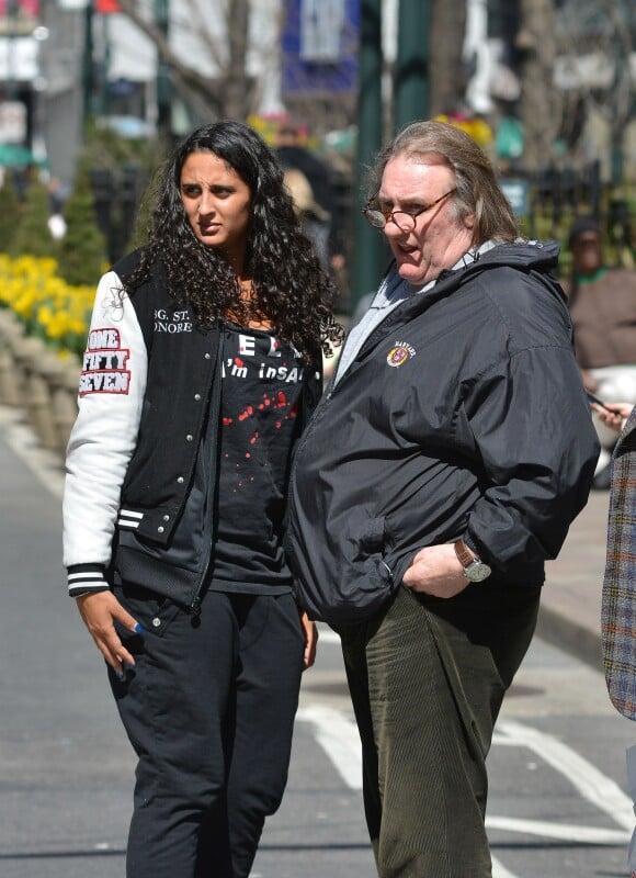 Gérard Depardieu va déjeuner avec sa fille Roxane dans un restaurant Coreen à New York le 5 avril 2013