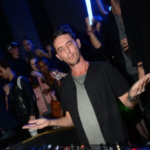 Exclusif - Le DJ The Avener (Tristan Casara) - People à la soirée Mercedes-Benz au Vip Room à l'occasion de la fashion week à Paris. Le 8 mars 2016 © Rachid Bellak / Bestimage