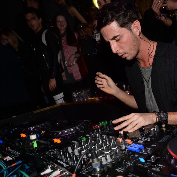 Exclusif - Le DJ The Avener (Tristan Casara) - People à la soirée Mercedes-Benz au Vip Room à l'occasion de la fashion week à Paris. Le 8 mars 2016 © Rachid Bellak / Bestimage