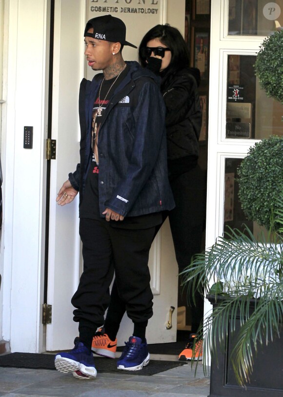 Kylie Jenner et son petit ami Tyga à la sortie du centre de dermatologie Epione à Beverly Hills, le 7 mars 2016.