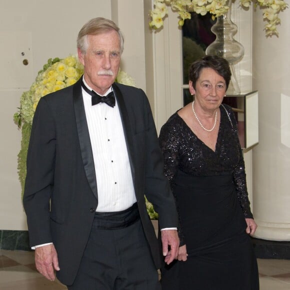 Le sénateur Angus King et Kathryn Rand au dîner d'état en l'honneur du premier ministre canadien et sa femme à la Maison Blanche à Washington. Le 10 mars 2016