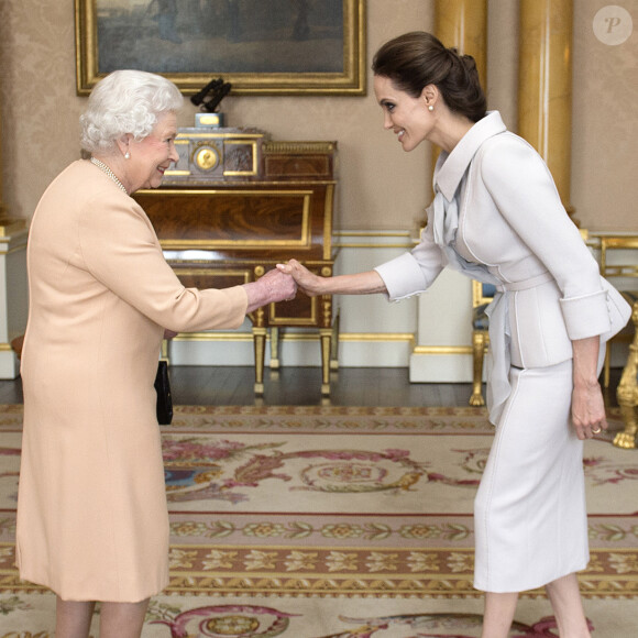Elizabeth II et Angelina Jolie à Buckingham, à Londres, octobre 2014