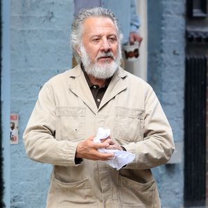 Dustin Hoffman - Adam Sandler, Dustin Hoffman et Emma Thompson sur le tournage du film "YDKK (Yen Din Ka Kissa)" à New York le 11 Mars 2016.
