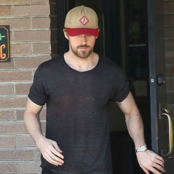 Exclusif - Ryan Gosling va déjeuner au restaurant Little Dom's à Los Feliz, le 11 août 2015.