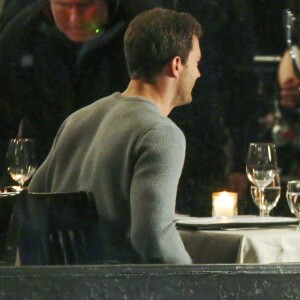 Jamie Dornan et Dakota Johnson tournent une scène de dîner pour le film "50 Nuances plus sombre" à Vancouver le 15 mars 2016.