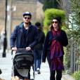 Exclusif - Jamie Dornan, sa femme Amelia Warner et leur fille profitent du beau temps londonien pour se promener à Londres, le 7 mars 2014. L'acteur du film "Cinquante nuances de Grey" (Fifty Shades of Grey) semble heureux et détendu avec sa fille dans les bras.