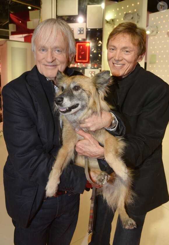 Dave et son compagnon Patrick Loiseau avec leur chien, lors de l'enregistrement de Vivement Dimanche à Paris le 24 février 2016. © Coadic Guirec