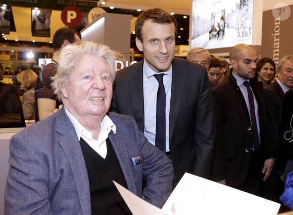 Jean-Jacques Sempé, dit Sempé et Emmanuel Macron au salon du livre de Paris le 17 mars 2016. © Cédric Perrin/Bestimage
