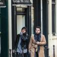 Exclu - Olympe et son compagnon Julien dans les rues de Paris, le 5 mars 2016
