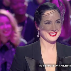 Dita Von Teese, invitée dans Salut les terriens sur Canal+, le samedi 19 mars 2016.