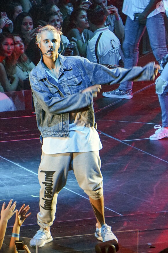 Le jeune chanteur Justin Bieber en concert à Seattle le 9 mars 2016.