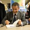 Nicolas Sarkozy dédicace son livre "La France pour la vie" à librairie Decitre à Lyon, le 10 mars 2016. © Vincent Dargent/Bestimage