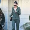 Kendall Jenner quitte le centre medical Epione à Beverly Hills, habillée d'une tenue une-pièce Monrow et chaussée de baskets Kenneth Cole. Le mannequin porte des lunettes de soleil et un sac Saint Laurent. Le 18 Mars 2016.
