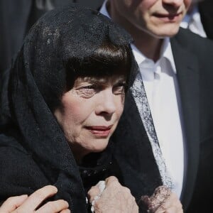 La chanteuse française Mireille Mathieu, sa soeur Monique Mathieu et le reste de la famille - Obsèques de Marcelle-Sophie Mathieu en l'église Notre Dame de Lourdes en Avignon, le 24 Mars 2016. © Patrick Bernard/ Bestimage