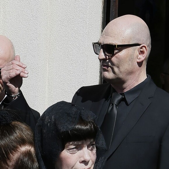 La chanteuse française Mireille Mathieu, sa soeur Monique Mathieu et le reste de la famille - Obsèques de Marcelle-Sophie Mathieu en l'église Notre Dame de Lourdes en Avignon, le 24 Mars 2016. © Patrick Bernard/ Bestimage