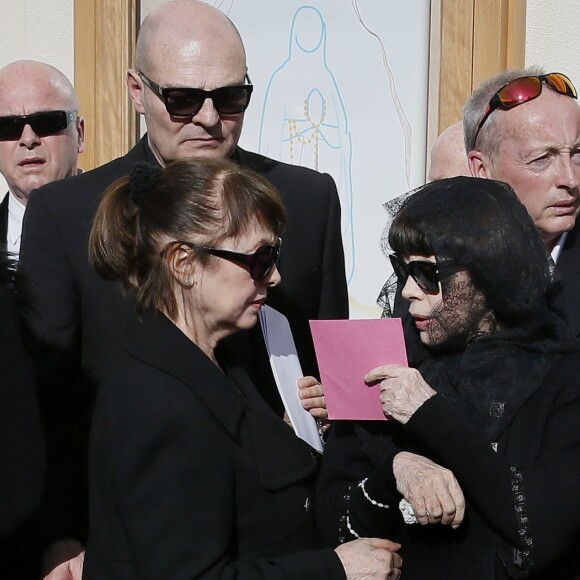 Mireille Mathieu - Obsèques de Marcelle-Sophie Mathieu en l'église Notre Dame de Lourdes en Avignon, le 24 Mars 2016. © Patrick Bernard/ Bestimage