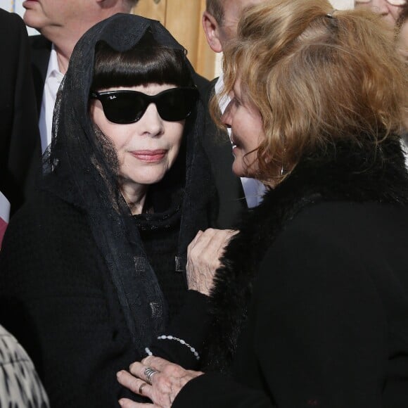 Mireille Mathieu - Obsèques de Marcelle-Sophie Mathieu en l'église Notre Dame de Lourdes en Avignon, le 24 Mars 2016. © Patrick Bernard/ Bestimage