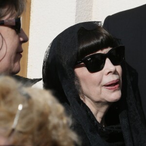 Mireille Mathieu - Obsèques de Marcelle-Sophie Mathieu en l'église Notre Dame de Lourdes en Avignon, le 24 Mars 2016. © Patrick Bernard/ Bestimage