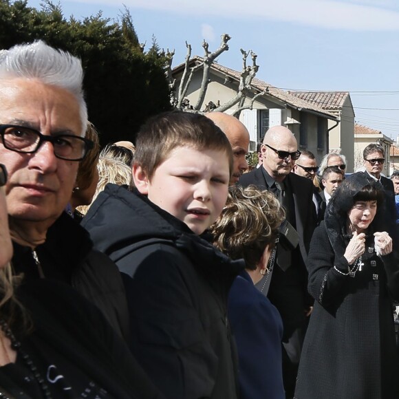 Mireille Mathieu - Obsèques de Marcelle-Sophie Mathieu en l'église Notre Dame de Lourdes en Avignon, le 24 Mars 2016. © Patrick Bernard/ Bestimage
