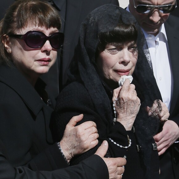 Mireille Mathieu - Obsèques de Marcelle-Sophie Mathieu en l'église Notre Dame de Lourdes en Avignon, le 24 Mars 2016. © Patrick Bernard/ Bestimage