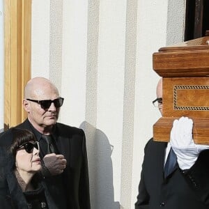 Mireille Mathieu et sa famille - Obsèques de Marcelle-Sophie Mathieu en l'église Notre Dame de Lourdes en Avignon, le 24 Mars 2016. © Patrick Bernard/ Bestimage