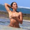 Exclusif - Coralie (Secret Story 9), topless, pose pour la marque d'eau minérale "138 water" à Hawaï le 15 février 2016.
