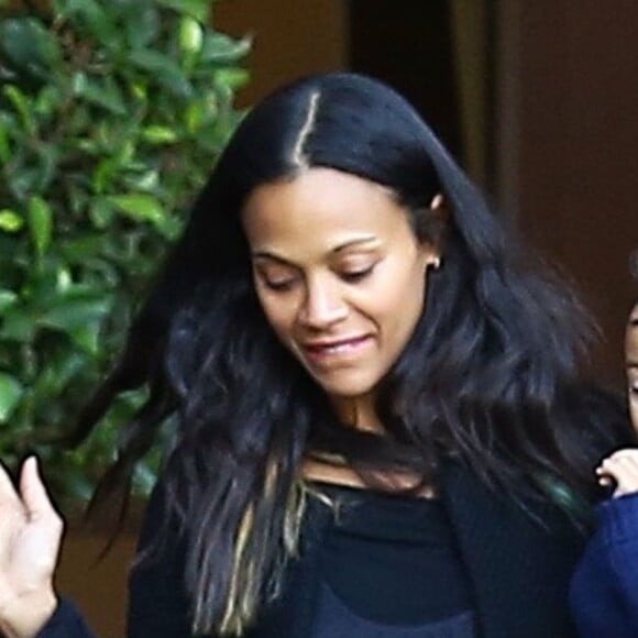 Exclusif - Zoe Saldana, son mari Marco Perego et leurs enfants Bowie et Cy quittent le " Montage " Hôtel à Beverly Hills Los Angeles, le 24 Janvier 2016