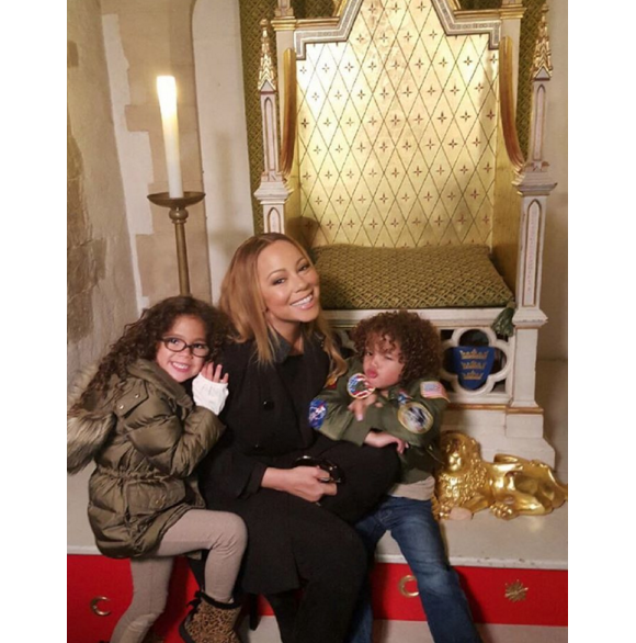 Malgré son emploi du temps surchargé par sa tournée européenne, Mariah Carey a pris le temps de fêter Pâques avec ses enfants, les jumeaux Monroe et Moroccan. Photo publiée sur son compte Instagram, le 26 mars 2016.