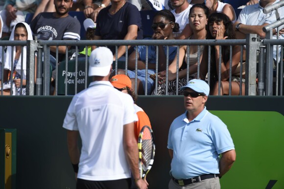 Shy'm a assisté impuissante à la déroute de son compagnon Benoît Paire au troisième tour du Masters 1000 de Miami le 27 mars 2016, battu par Richard Gasquet 6-3, 6-0.