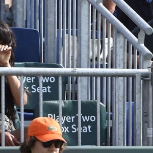 Shy'm a assisté impuissante à la déroute de son compagnon Benoît Paire au troisième tour du Masters 1000 de Miami le 27 mars 2016, battu par Richard Gasquet 6-3, 6-0.