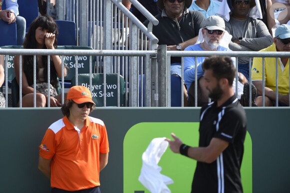 Shy'm a assisté impuissante à la déroute de son compagnon Benoît Paire au troisième tour du Masters 1000 de Miami le 27 mars 2016, battu par Richard Gasquet 6-3, 6-0.