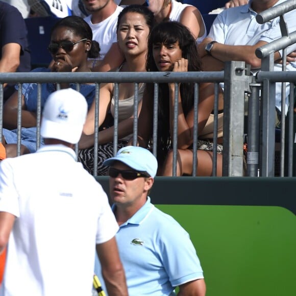 Shy'm a assisté impuissante à la déroute de son compagnon Benoît Paire au troisième tour du Masters 1000 de Miami le 27 mars 2016, battu par Richard Gasquet 6-3, 6-0.