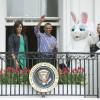 Barack Obama et sa femme Michelle Obama lors de la 138e chasse aux oeufs de Pâques de la Maison Blanche à Washington, le 28 mars 2016.